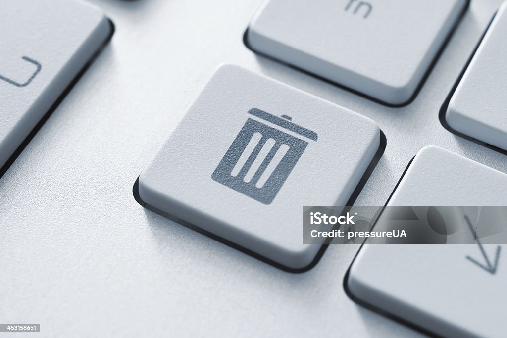 Trash bin button Computer button on a keyboard with recycle bin icon symbol Delete Key Stock Photo