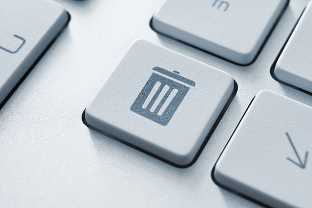 Trash bin button Computer button on a keyboard with recycle bin icon symbol button sewing item photos stock pictures, royalty-free photos & images