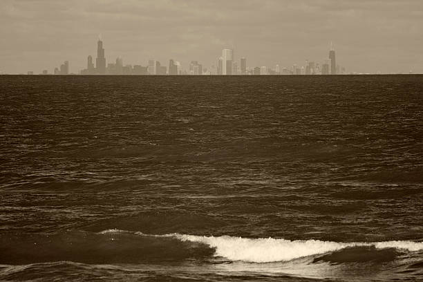 чикаго горизонт видел от индиана - chicago lake michigan skyline indiana стоковые фото и изображения