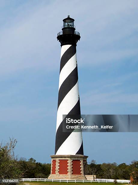 Photo libre de droit de Phare De Cape Hatteras En Caroline Du Nord banque d'images et plus d'images libres de droit de Phare du Cap Hatteras - Phare du Cap Hatteras, Buxton - Caroline du Nord, Caroline du Nord - État américain