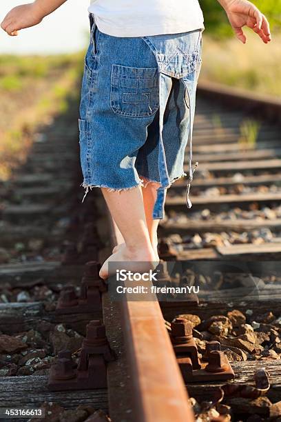 Andar Para Baixo Comboio Faixas - Fotografias de stock e mais imagens de 4-5 Anos - 4-5 Anos, Andar, Antiguidade