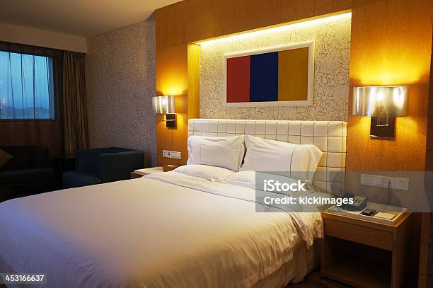 Quarto De Hotel - Fotografias de stock e mais imagens de Aconchegante - Aconchegante, Almofada - Roupa de Cama, Apartamento