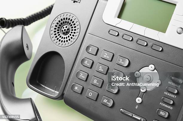 近代的なオフィスの電話レシーバオフフック - お問い合わせのストックフォトや画像を多数ご用意 - お問い合わせ, つながり, オフィス