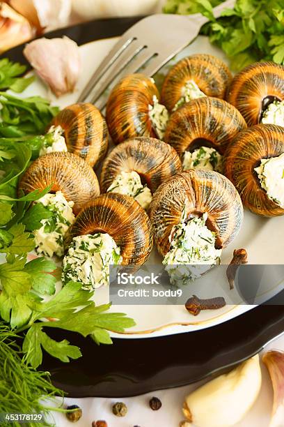 Hélice Pomatia Con Ajo Y Hierbas Foto de stock y más banco de imágenes de Agricultura - Agricultura, Ajo, Alimento