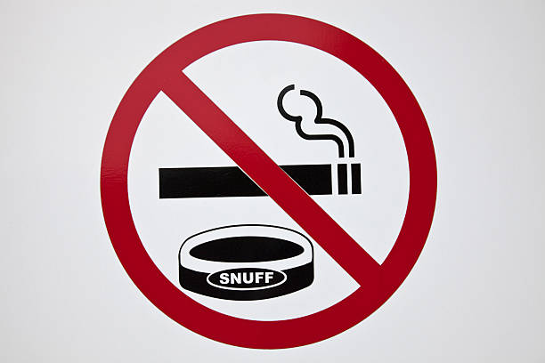 não fumar e snuffing - snuff box imagens e fotografias de stock