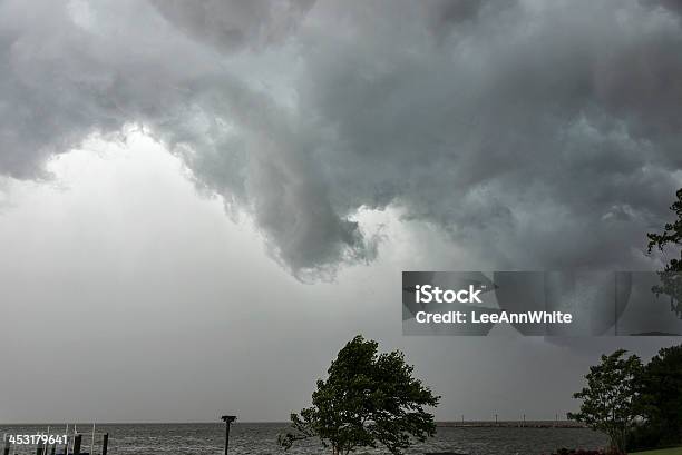 Photo libre de droit de Menace Des Nuages De Tempête Sur La Baie De Chesapeake banque d'images et plus d'images libres de droit de Maryland - État