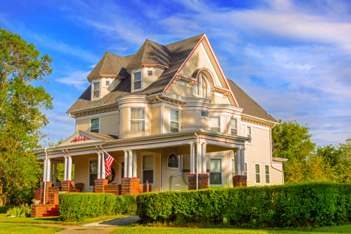 Exterior of home with manicured lawn in the suburbs.