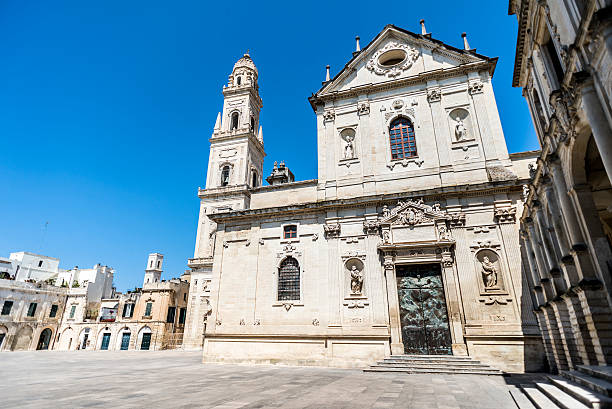 дуомо ди лечче (cattedrale metropolitana санта-мария assunta) - lecce italy puglia church стоковые фото и изображения