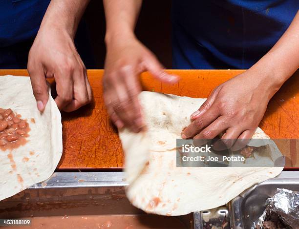 Plegable Burritos Foto de stock y más banco de imágenes de Burrito - Alimento - Burrito - Alimento, Plegar, Chef