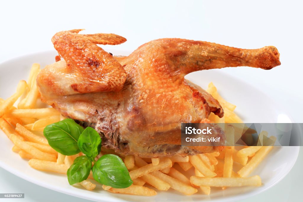 En peau de poulet avec des frites - Photo de Aliment libre de droits