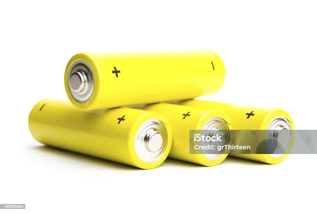 Baterie alkaliczne na białym tle - Zbiór zdjęć royalty-free (Bateria - Zasilanie elektryczne)