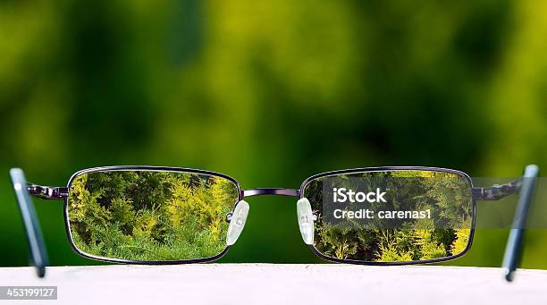 Eyeglasses Auf Grün Natur Hintergrund Stockfoto und mehr Bilder von Auge - Auge, Augenheilkunde, Augenoptiker