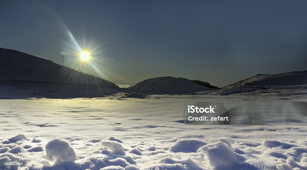 Sol de inverno na montanha de neve sol - Foto de stock de Atividade royalty-free