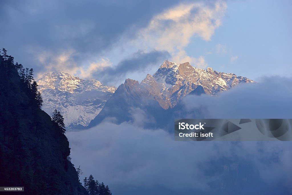 Manaslu. Everest circuito. Nepal motivos. - Foto de stock de Alto - Descrição Geral royalty-free