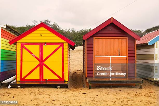 Colorido Cajas De Baño Foto de stock y más banco de imágenes de Aire libre - Aire libre, Amarillo - Color, Arco iris