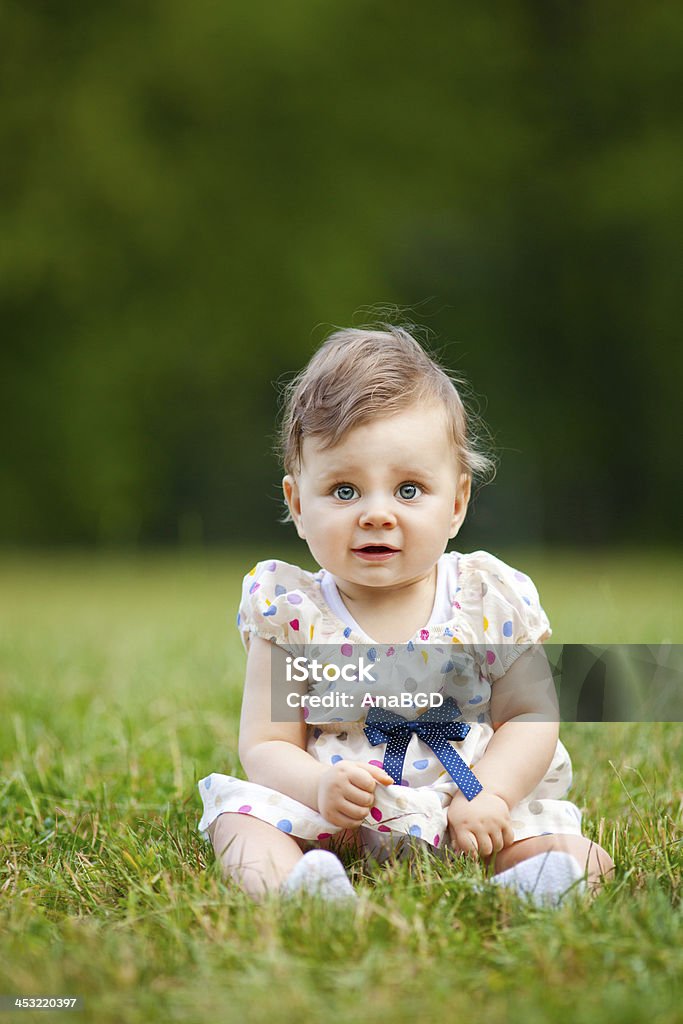 귀여운 아기 여자아이 - 로열티 프리 가족 스톡 사진