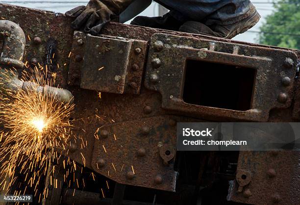 Corte De Metal Foto de stock y más banco de imágenes de Acero - Acero, Adulto, Calor