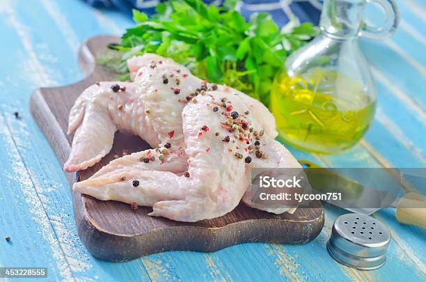 Asas De Chicken - Fotografias de stock e mais imagens de Alho - Alho, Alimentação Saudável, Arranjo