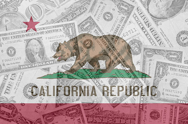 us state of california fahne mit transparenten dollar-banknoten - finance usa despair government stock-fotos und bilder