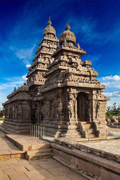Shore temple - World  heritage site in  Mahabalipuram, Tamil Nad Famous Tamil Nadu landmark - Shore temple, world  heritage site in  Mahabalipuram, Tamil Nadu, India dravidian culture stock pictures, royalty-free photos & images