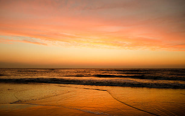 spiaggia e mare-tramonto - north shore hawaii islands oahu island foto e immagini stock