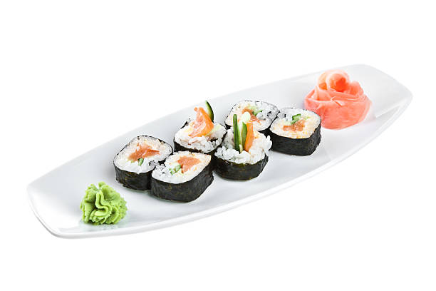 yasai roll (sushi) auf einem weißen hintergrund. - yasai stock-fotos und bilder