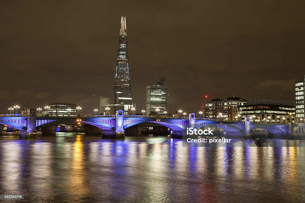 The Shard & Southwark Мост - Стоковые фото Southwark Bridge роялти-фри