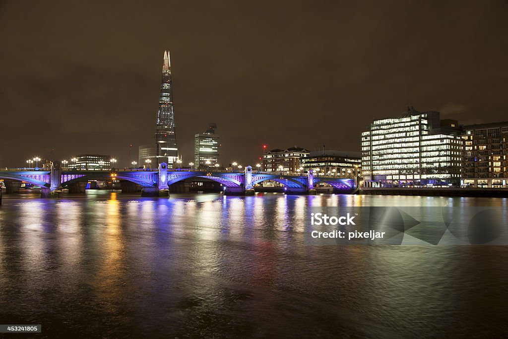 O Shard & Southwark Bridge - Royalty-free Alto - Descrição Física Foto de stock