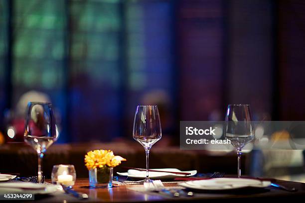 Foto de Elegante Cenário De Mesa e mais fotos de stock de Café - Casa de comes e bebes - Café - Casa de comes e bebes, Ninguém, Organização