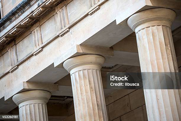 Capital De La Columna Foto de stock y más banco de imágenes de Aire libre - Aire libre, Anticuado, Arquitectura