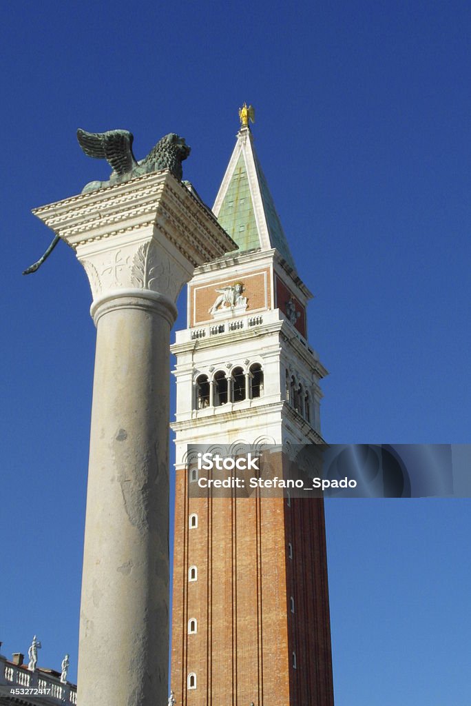 Torre de la basílica San Marco y león, Venecia. - Foto de stock de Barrio de San Marcos libre de derechos