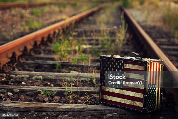 Gotowy Na Przygody - zdjęcia stockowe i więcej obrazów Amerykańska flaga - Amerykańska flaga, Tor kolejowy, Antyczny