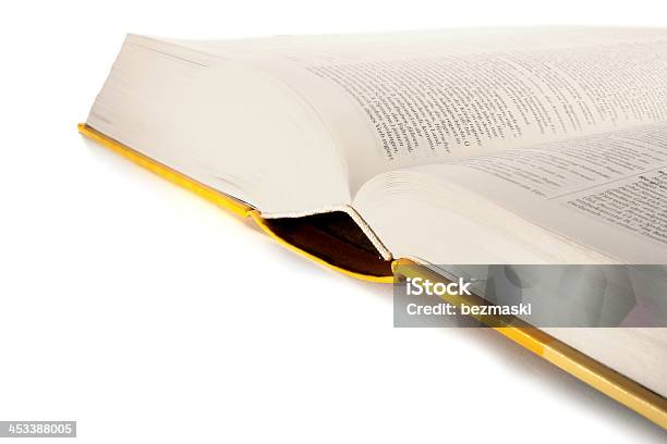 개설됨 사전 예약 책에 대한 스톡 사진 및 기타 이미지 - 책, 노랑, 열기