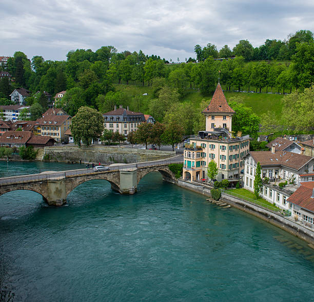 città vecchia - bridge people berne river foto e immagini stock