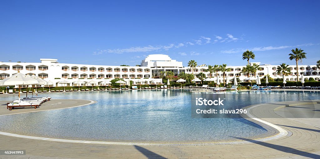 Das panorama der Swimmingpool in Luxushotel - Lizenzfrei Afrika Stock-Foto