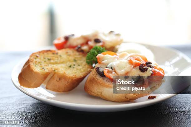 Estilo Pan En Francia Foto de stock y más banco de imágenes de Ajo - Ajo, Alimento, Aperitivo - Plato de comida