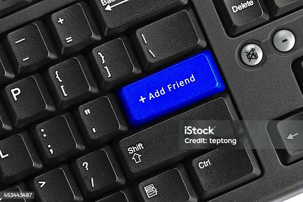 Foto de Adicionar Amigo Chave No Computador Teclado e mais fotos de stock de Amizade - Amizade, Azul, Bater