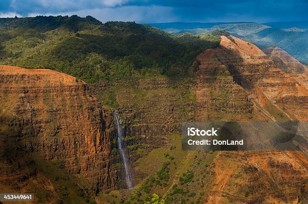 Foto de Catarata Waimea Kauai Havaí e mais fotos de stock de Beleza natural - Natureza - Beleza natural - Natureza, Colorido, Desfiladeiro