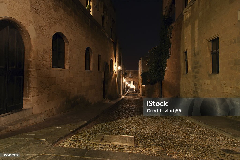 Medieval Avenue dos Cavaleiros à noite, Rhodes, Grécia Cidadela - Royalty-free Ao Ar Livre Foto de stock