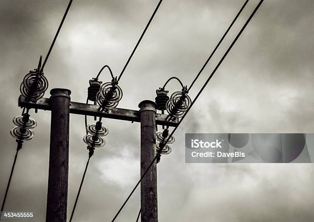 Linhas De Energia Eléctrica Por Storm - Fotografias de stock e mais imagens de Antigo - Antigo, Arame, Cabo