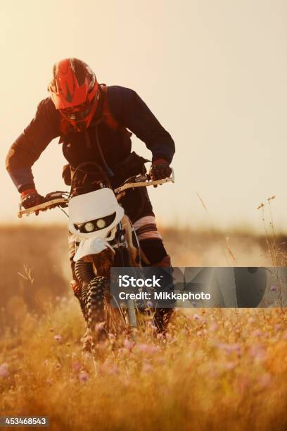 Motocrossfahrer Stockfoto und mehr Bilder von Abenteuer - Abenteuer, Aktivitäten und Sport, Bewegung