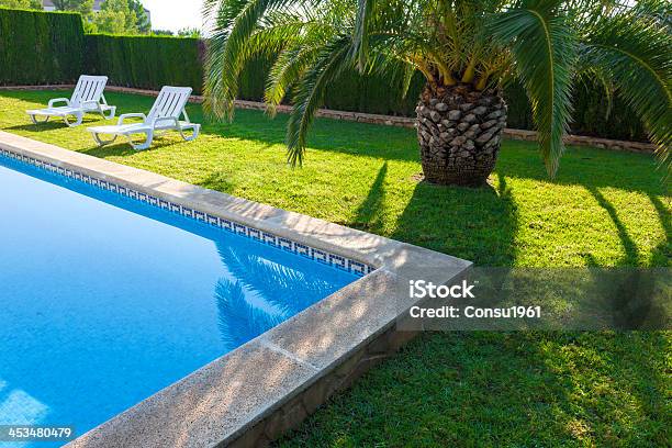 El Verano Foto de stock y más banco de imágenes de Agua - Agua, Aire libre, Al lado de la piscina