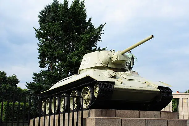 Russian T34 tank at the Sovjet War memorial on Strasse des 17 Juni that was inaugurate in November 1945 as a rememberance of the aprox. 20.000 Russian soldiers who died in the finan battle of Berlin 2.500 of whom is burried behind the monument.