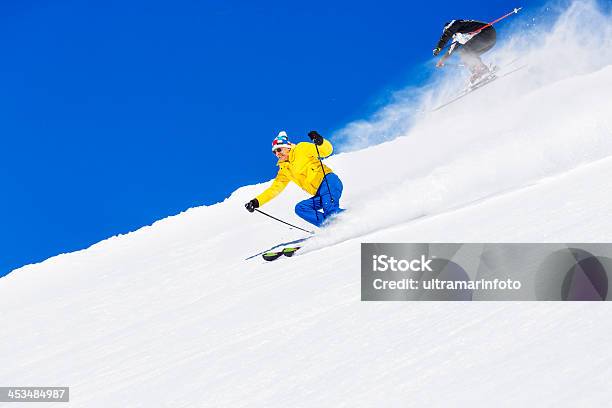 Narciarstwosport Zimowy - zdjęcia stockowe i więcej obrazów Aktywni seniorzy - Aktywni seniorzy, Aktywny tryb życia, Alpy