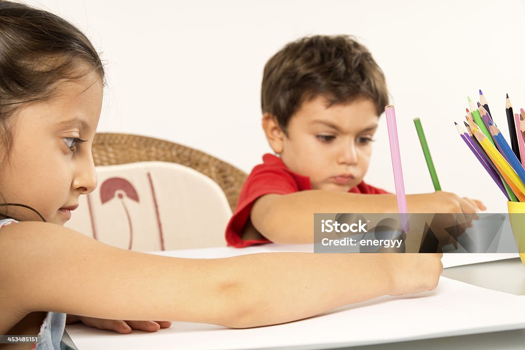 Menino e uma menina escrevendo - Foto de stock de 4-5 Anos royalty-free