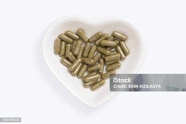 Guardar O Seu Coração - Fotografias de stock e mais imagens de Primeiro plano - Primeiro plano, Suplemento nutricional, Vitamina - Descrição
