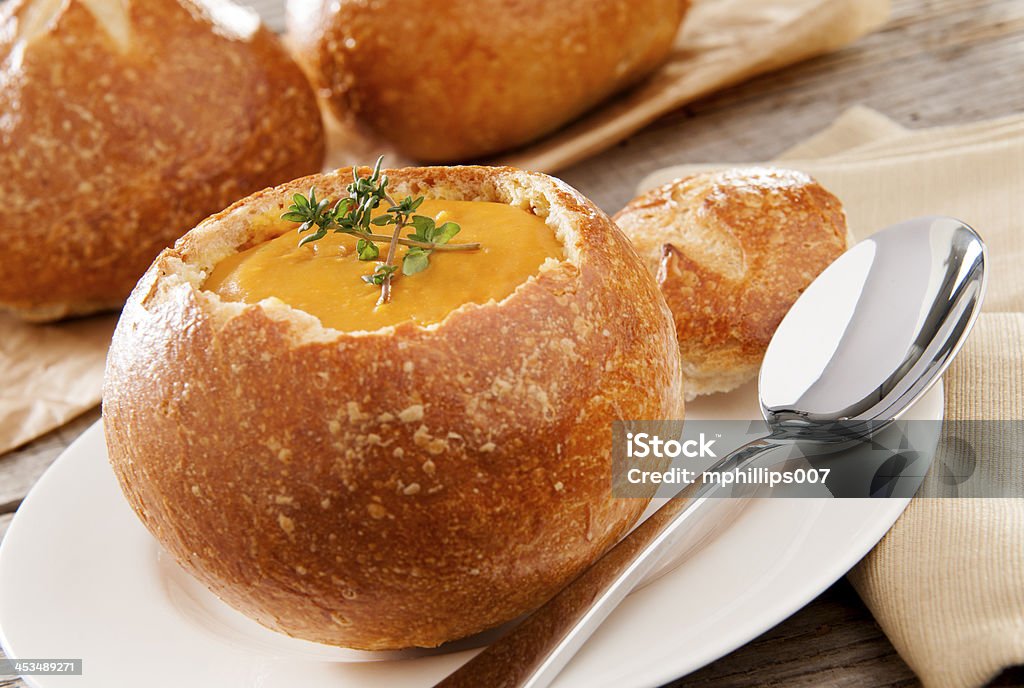 버터넛 스쿼시 수프 - 로열티 프리 빵그릇 스톡 사진