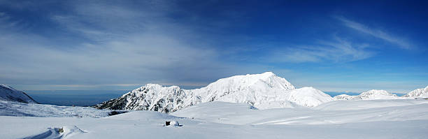 Vista panorâmica de montanha na neve - fotografia de stock