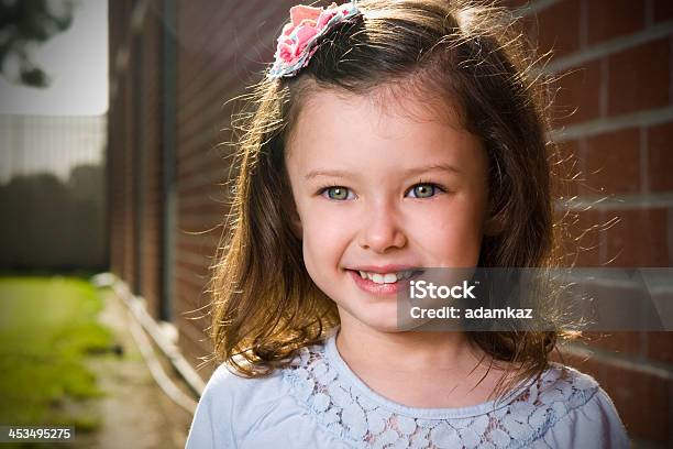 Photo libre de droit de Belle Jeune Fille banque d'images et plus d'images libres de droit de 4-5 ans - 4-5 ans, 6-7 ans, Bonheur