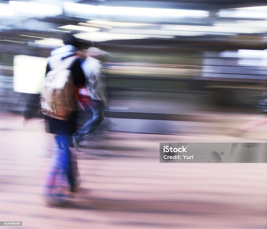 Движения размытым фото занятых людей, путешествующих - Стоковые фото Бизнес роялти-фри